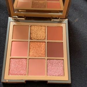 Huda eyeshadow medium nude obsession